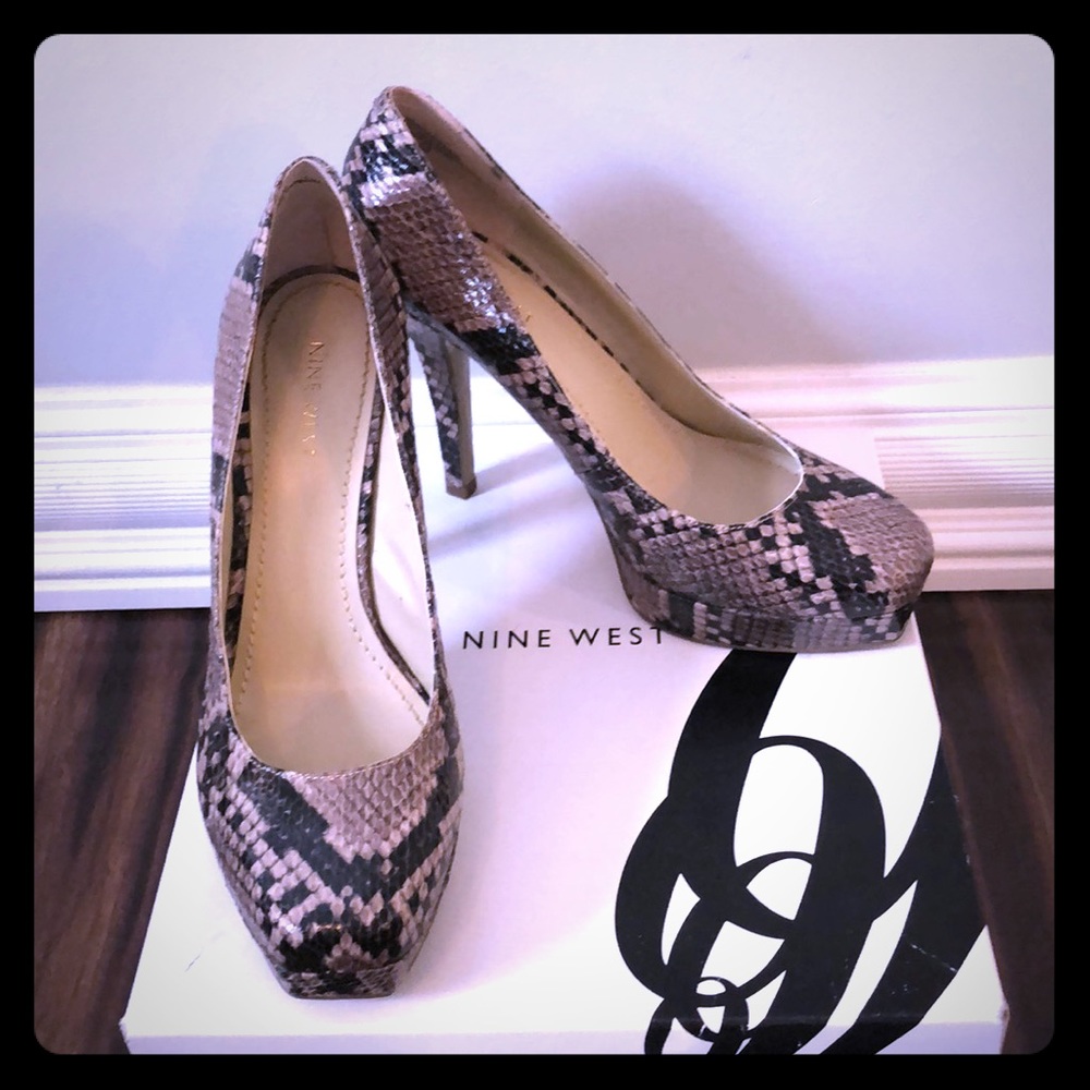 Nine West Snake Skin pumps